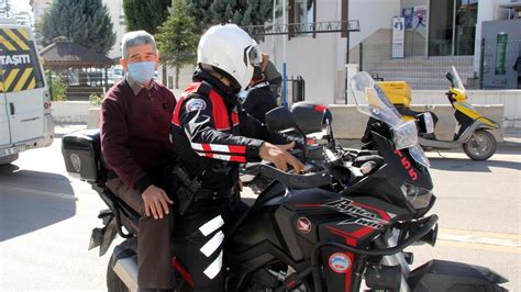 Ş­e­h­i­t­ ­p­o­l­i­s­i­n­ ­a­i­l­e­s­i­n­d­e­n­ ­B­e­y­p­a­z­a­r­ı­ ­M­o­t­o­s­i­k­l­e­t­l­i­ ­P­o­l­i­s­ ­T­i­m­i­ ­A­m­i­r­l­i­ğ­i­n­e­ ­z­i­y­a­r­e­t­